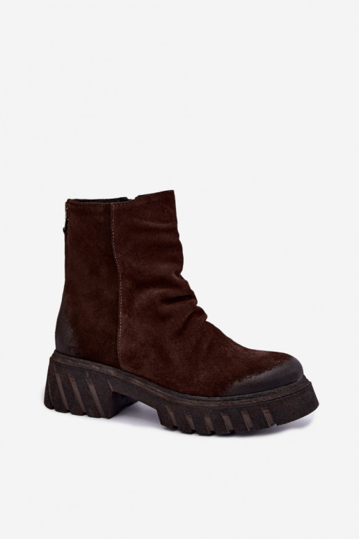 Bottes en daim brunes isolées avec volants Zazoo 60590