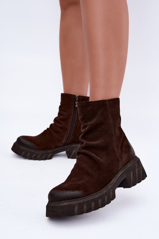 Bottes en daim brunes isolées avec volants Zazoo 60590