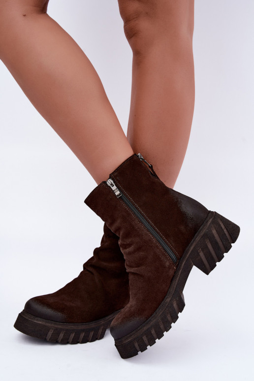 Bottes en daim brunes isolées avec volants Zazoo 60590