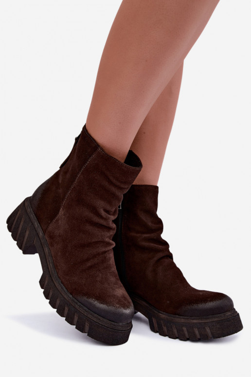 Bottes en daim brunes isolées avec volants Zazoo 60590