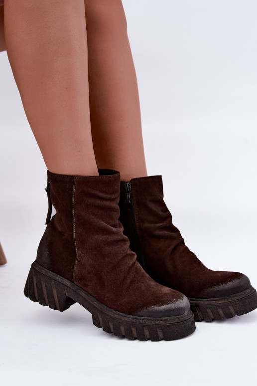 Bottes en daim brunes isolées avec volants Zazoo 60590