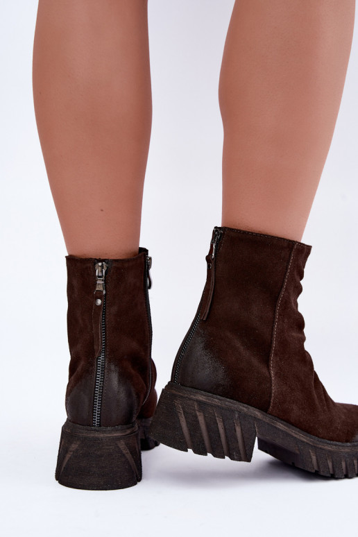 Bottes en daim brunes isolées avec volants Zazoo 60590