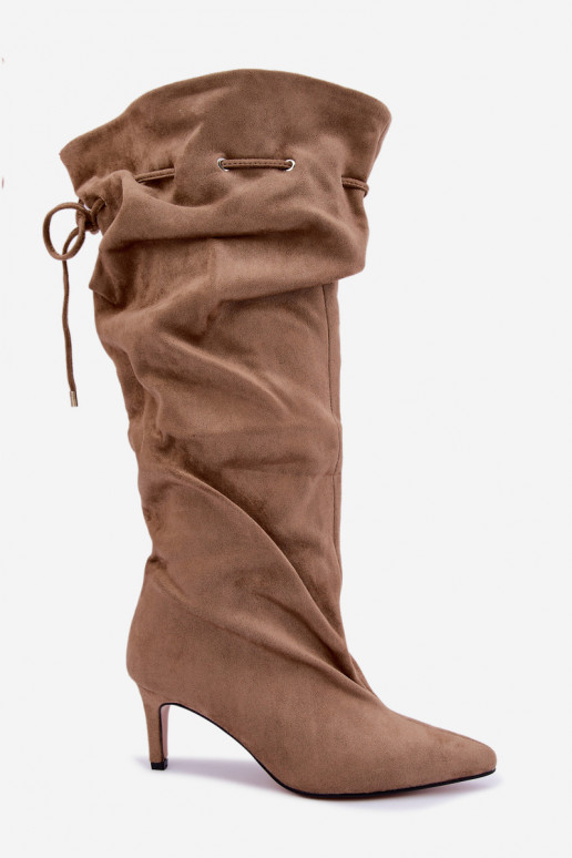 Bottes hautes isolées à enfiler avec talons fins et détails élégants en couleur sable Tivel