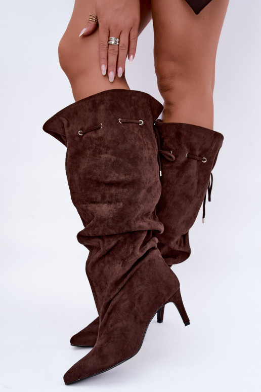 bottes montantes chaudes à enfiler avec des talons fins et des détails stylés en couleur chocolat Tivelle