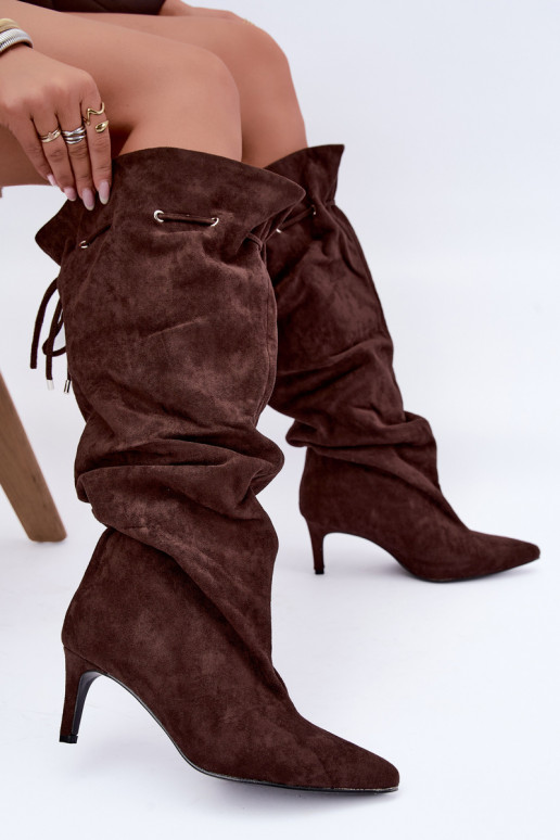 bottes montantes chaudes à enfiler avec des talons fins et des détails stylés en couleur chocolat Tivelle