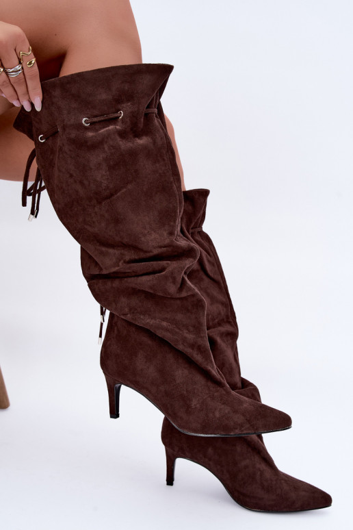 bottes montantes chaudes à enfiler avec des talons fins et des détails stylés en couleur chocolat Tivelle
