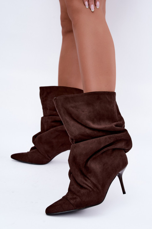 bottines à enfiler chaudes et froissées avec talons fins en couleur chocolat Greselle