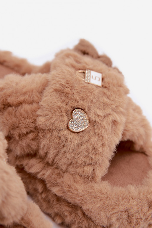 claquettes avec fourrure et beaux détails couleur sable Jesselle