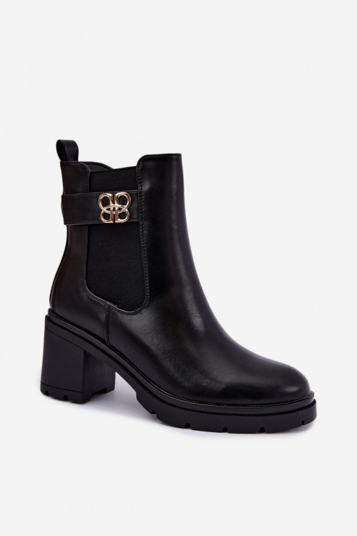 Bottines chaudes et élégantes avec des sangles décoratives en noir Irelina