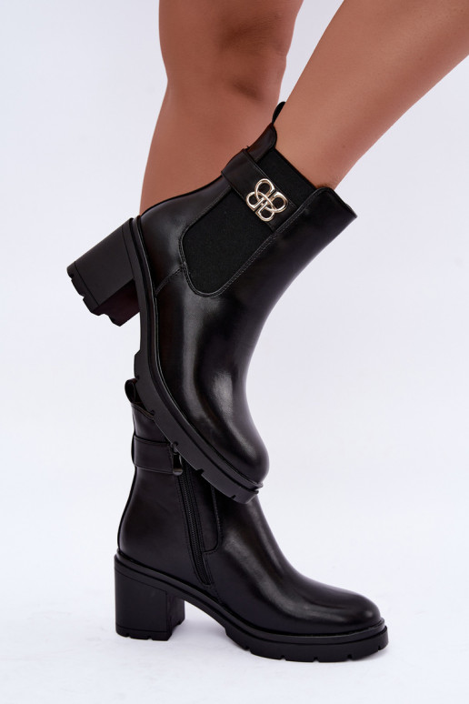 Bottines chaudes et élégantes avec des sangles décoratives en noir Irelina