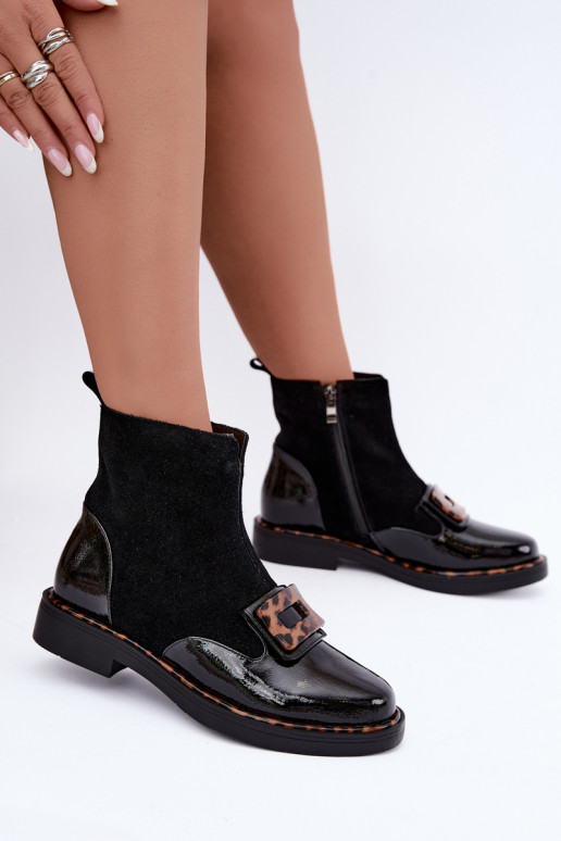 Bottes en daim noires avec boucle décorative