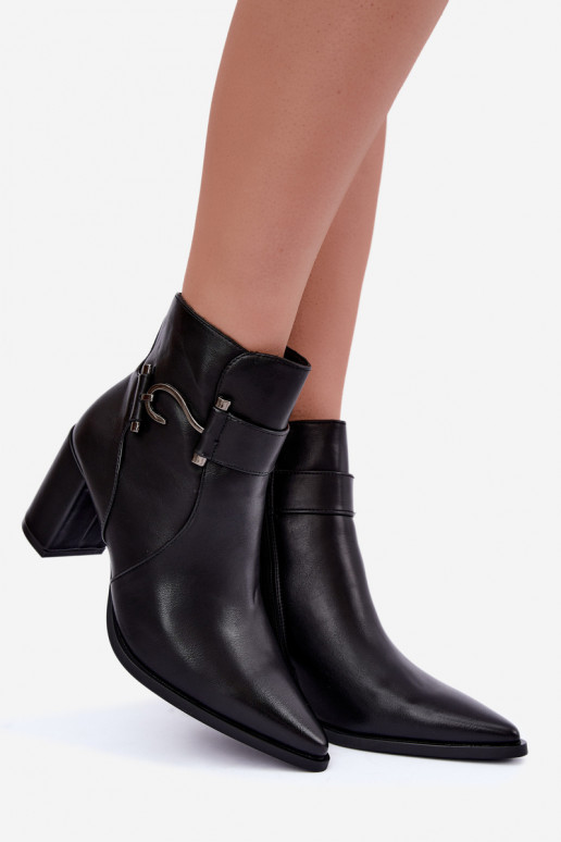 Bottines chaudes avec talons et ornements en noir Isarae