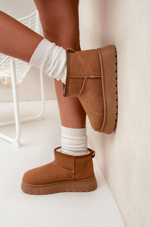 Chaussures beige avec accents noirs et semelle épaisse