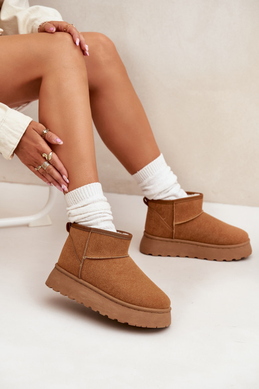 Chaussures beige avec accents noirs et semelle épaisse