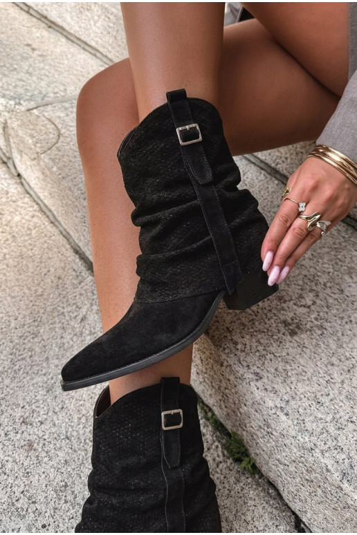 Bottes noires hautes de style cowboy avec bout pointu et talons Calenne