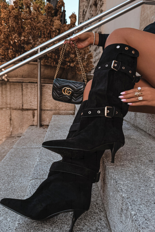 Bottes hautes à enfiler avec talons fins et sangles en noir Isabeau