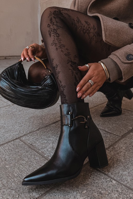 Bottines chaudes avec talons et ornements en noir Isarae