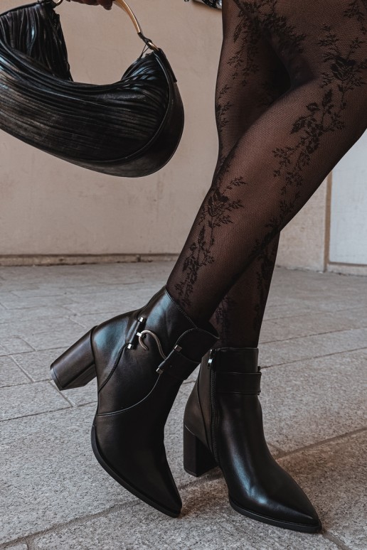 Bottines chaudes avec talons et ornements en noir Isarae