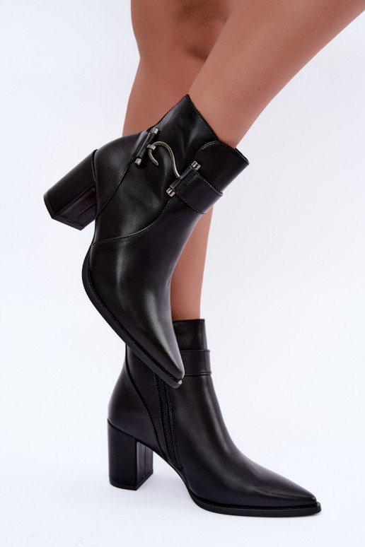 Bottines chaudes avec talons et ornements en noir Isarae
