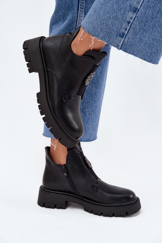 Bottes noires isolées à talon bas pour femmes avec ornements Lavira