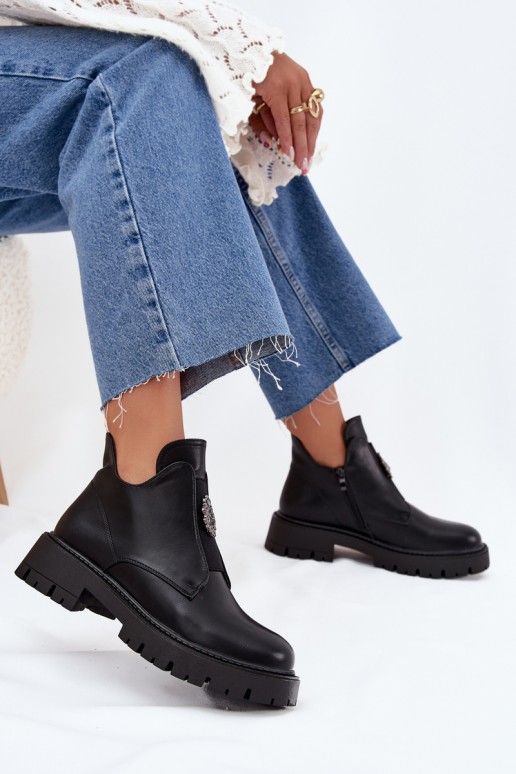 Bottes noires isolées à talon bas pour femmes avec ornements Lavira