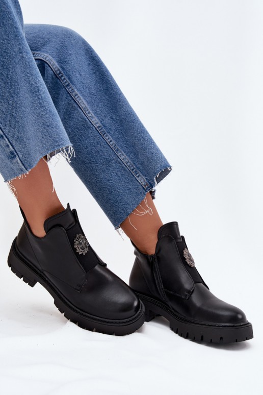 Bottes noires isolées à talon bas pour femmes avec ornements Lavira