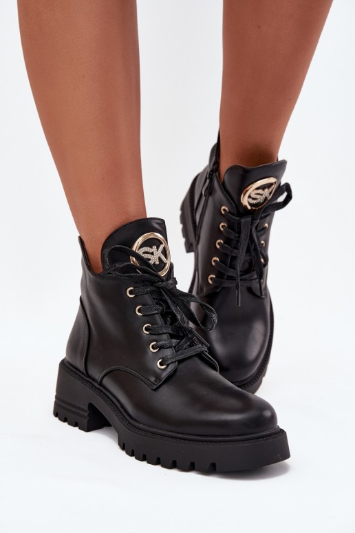 Bottines isolées pour femmes avec détails dorés en noir Kavirae