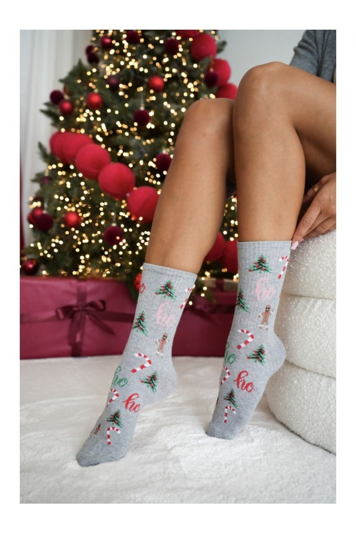 Chaussettes grises pour femmes avec des sapins de Noël Ho Ho Ho