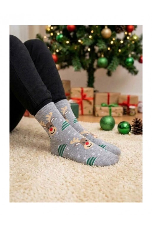 Chaussettes grises pour enfants avec des rennes souriants et des sapins de Noël