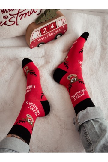 Chaussettes pour hommes avec des rennes de Noël et le texte MERRY CHRISTMAS en rouge