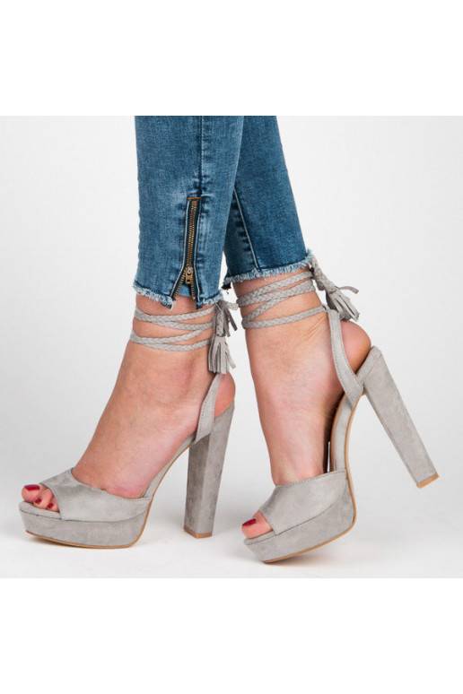 Sandales à talons gris VICES avec des détails bohèmes 1233-5G
