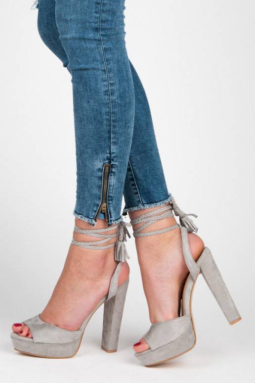 Sandales à talons gris VICES avec des détails bohèmes 1233-5G