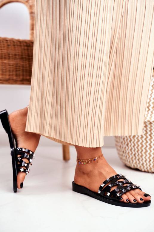 Chaussons en caoutchouc noir avec rivets