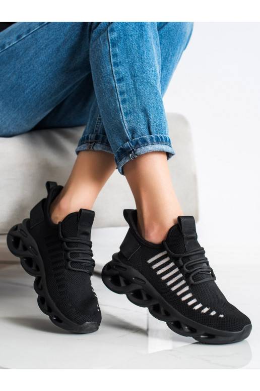 Baskets noires modèle chaussures MODE Baskets noires modèle chaussures MODE