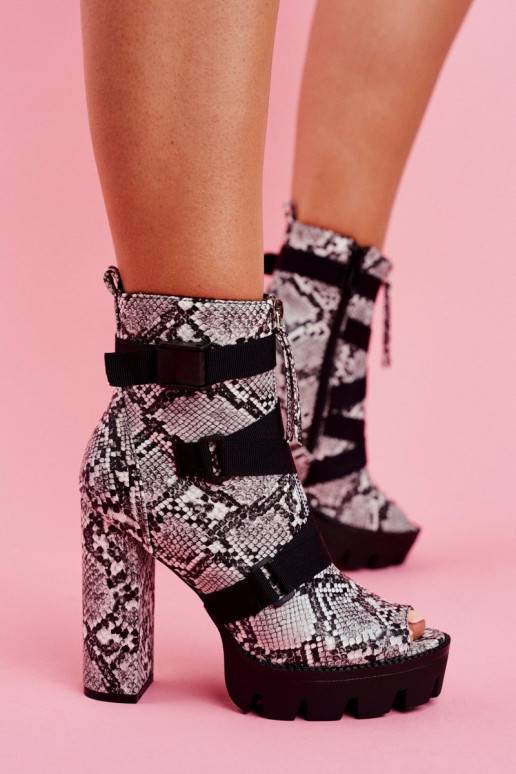 Bottines à talons hauts imitation peau de serpent