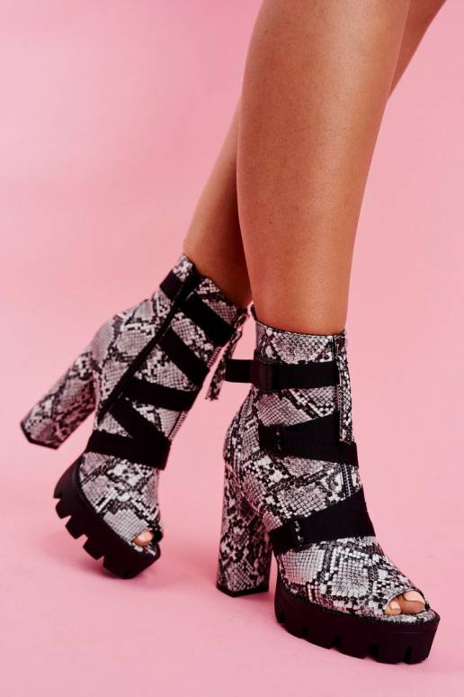 Bottines à talons hauts imitation peau de serpent