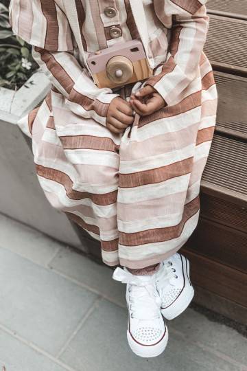 Baskets pour enfants à semelles de couleur blanche avec œillets en zircon