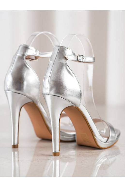 Sandales d'un modèle classique à talons fins