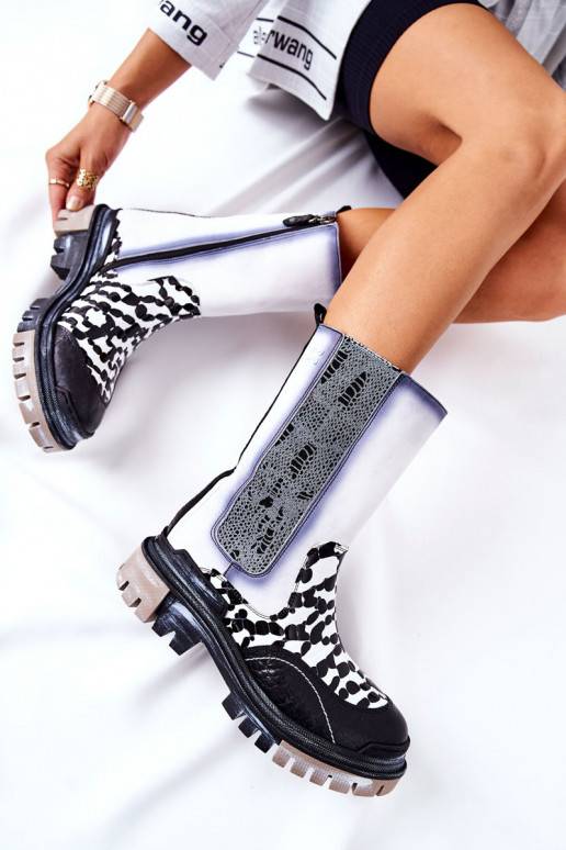 Bottes élégantes noires et blanches Bottes élégantes noires et blanches