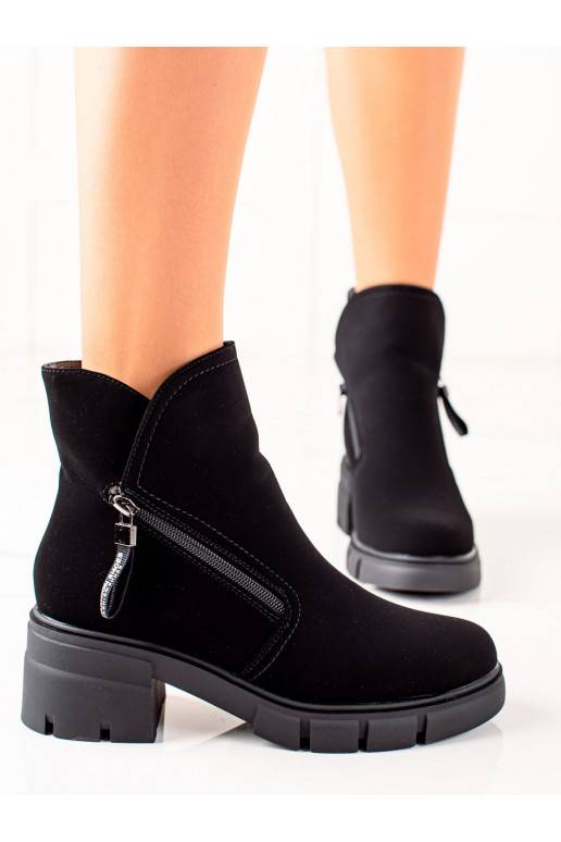 Bottes noires Bottes noires