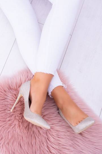 Chaussures à talons hauts...