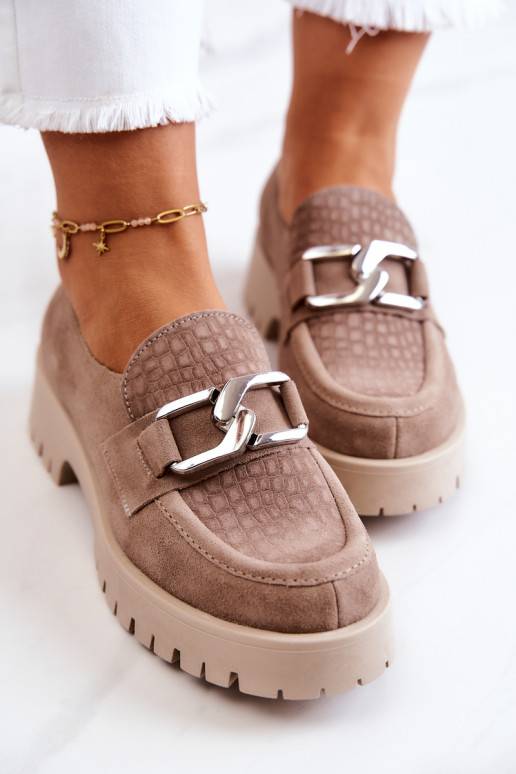 Chaussures en daim à la mode beige...