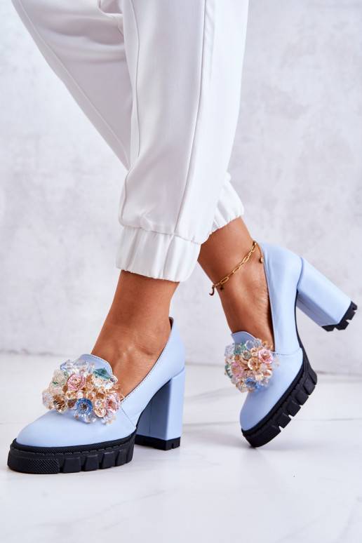 Caterine caterine bleue dans un style élégant avec des ornements