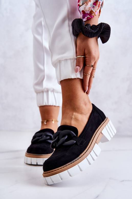 Chaussures en daim avec ornements de... Chaussures en daim avec ornements de...