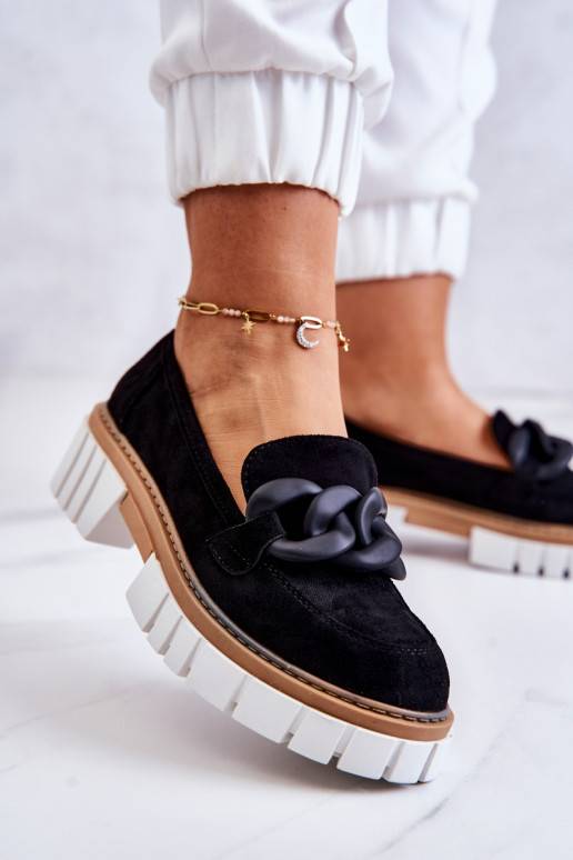 Chaussures en daim avec ornements de... Chaussures en daim avec ornements de...