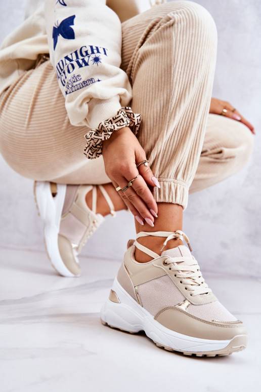 Chaussures de sport brillantes avec... Chaussures de sport brillantes avec...