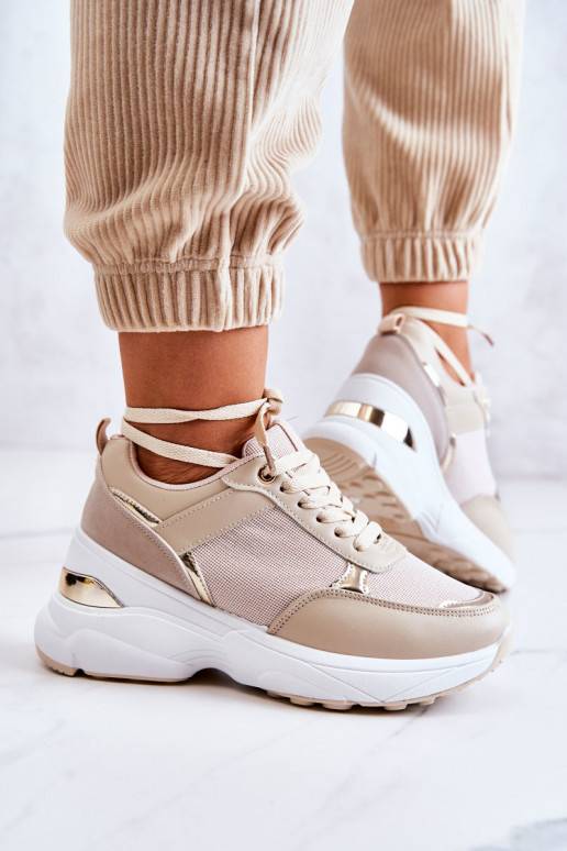 Chaussures de sport brillantes avec... Chaussures de sport brillantes avec...