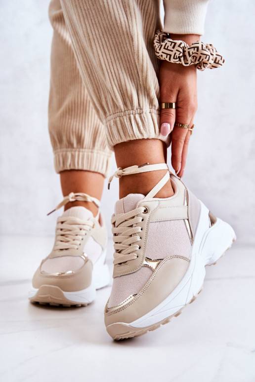 Chaussures de sport brillantes avec... Chaussures de sport brillantes avec...