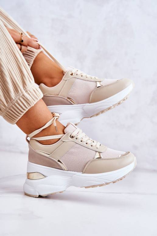 Chaussures de sport brillantes avec... Chaussures de sport brillantes avec...