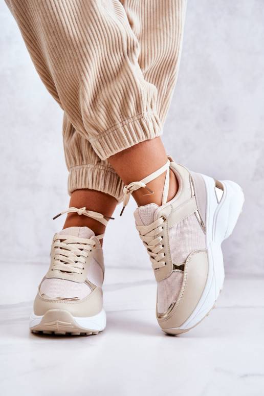 Chaussures de sport brillantes avec... Chaussures de sport brillantes avec...